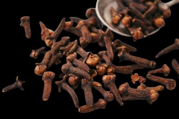 Clove (Laung)